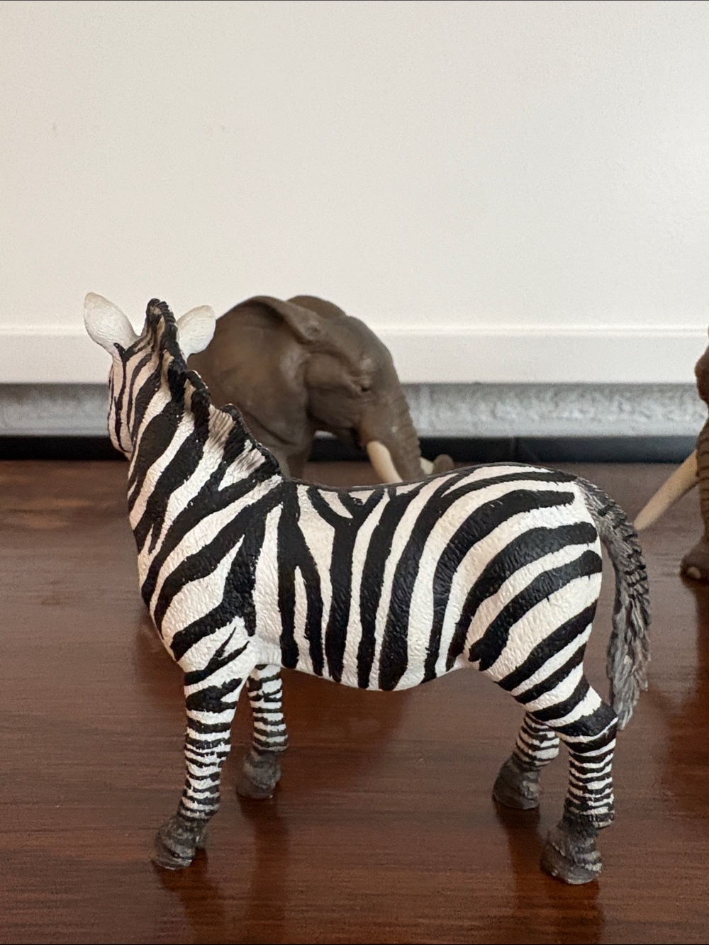 SCHLEICH Safari Animal Figures Elephants, Lion, Giraffe, Zebra - Picture 7 of 15